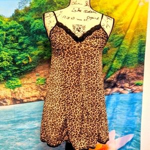 Medium leopard nighty